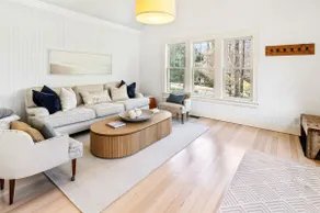 Sag Harbor Chic Modern Cottage - Image 4
