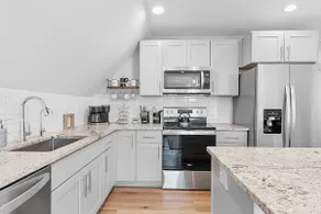 Adorable 2 Bedroom 2 Bathroom Guest House - Image 3