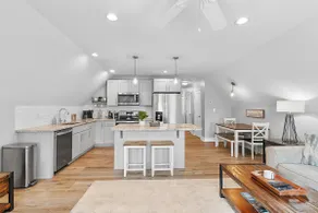 Adorable 2 Bedroom 2 Bathroom Guest House - Image 4