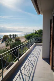 Nafpaktos Shingle Villa - Image 4