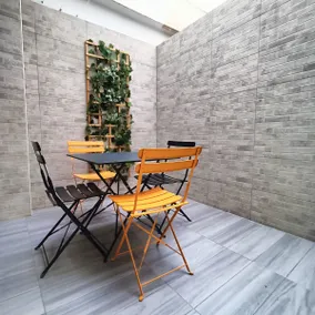 Spacious Flat Near City of Arts - Image 5
