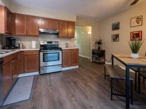 Lovely West Akron home with attached private garage - Image 5