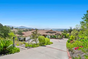 Belle retraite de San Diego (Fallbrook) sur 2+ acres avec une vue imprenable sur la montagne - Image 3