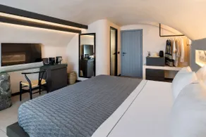 Panoramic Suite | Outdoor Hot Tub | Caldera View - Image 4