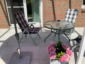 Modern 2-room apartment with covered terrace - Image 2