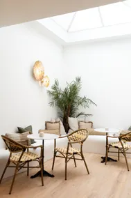 Spacious duplex penthouse with ocean views. - Image 4
