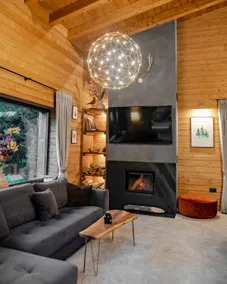 La Râu 663A - Riverside Mountain Chalet with Outdoor Jacuzzi - Image 3