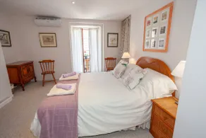 Modernised town house in the centre of Brantome, with a pretty garden - Image 3