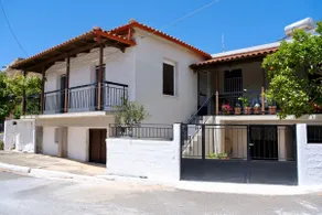 Traditional airy residence with balconies and courtyard - Image 2