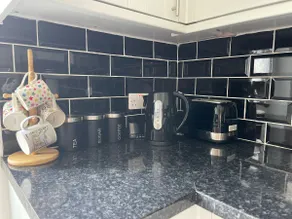 Lovely 2 bedroom apartment with a garden - Image 5