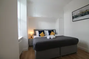 Superb 1-Bed Apartment - Free Parking Dundee - Image 5