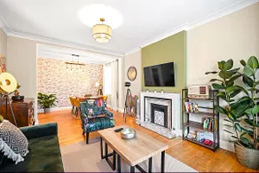 Spacious Modern 3 Bed Apartment in Hendon NW4 - Image 2