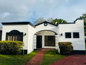 Black & White House - Image 2