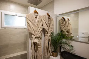La Perla Bianca - Zen Suite Private Jacuzzi & Pool - Image 3