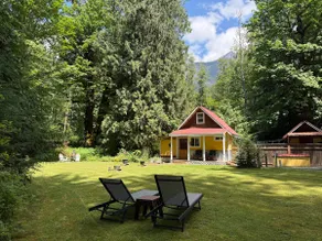 Star in the Woods Cabin - dog friendly in Baring - Image 2