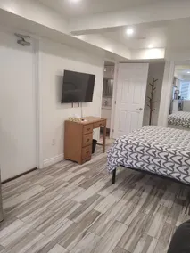 Modern studio with kitchenette and bath - Image 3