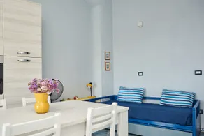 blue house - Image 5