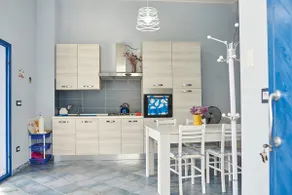 blue house - Image 2