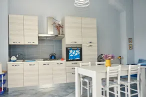 blue house - Image 4