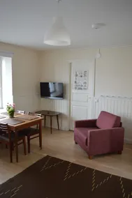 Charming wooden apartment with private balcony - Image 2