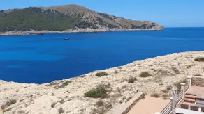 Townhouse on the seafront in Cala Lliteras - Image 4