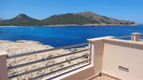 Townhouse on the seafront in Cala Lliteras - Image 5