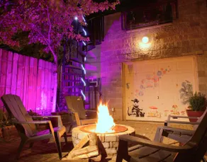 The Banksy-Dulpex Free Parking-KingBed-Rooftop - Image 3