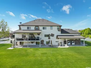 10 Bedroom Luxury Home with Theatre and Game Room - Image 4