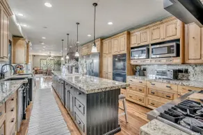 10 Bedroom Luxury Home with Theatre and Game Room - Image 5
