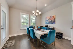 Spacious Living Room & Master | King Bed | Fenced - Image 4