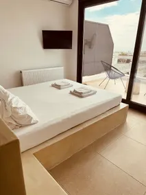 Junior Suite with private Jacuzzi & Acropolis view - Image 3