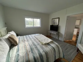 Private suite with A/C in historic seaside Inn - Image 5