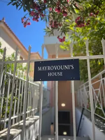 Beachfront apartment with courtyard in Mavrovouni - Image 5