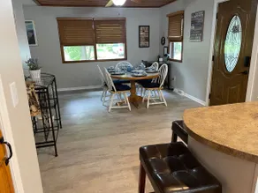 Relaxing  Delavan home across street from lake sleeps 10, 4 bedrm.Dogs welcome! - Image 3