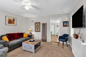 Claire’s Cottage - Cozy House in Nice Neighborhood - Image 3