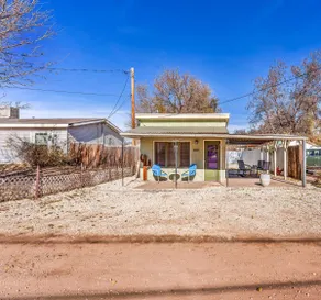 Claire’s Cottage - Cozy House in Nice Neighborhood - Image 4