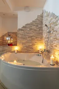 Relaxing Jacuzzi Suite • Paris & Disney • 2 people - Image 4