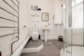 *Beautiful, large, bright, self-contained ensuite* - Image 2