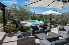 One bedroom luxury apartment with pool view - Image 2