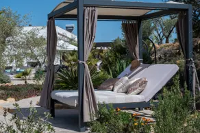 One bedroom luxury apartment with pool view - Image 5