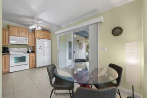 Ideal location - 2bed/1bath near the beach & shops - Image 3