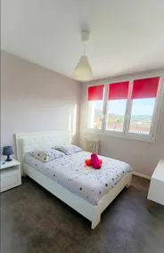 Central 2-bedroom apartment, balcony, parking, nice view - Image 5