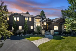 10-Acre Mountain Retreat | Home Theater, Sauna, Hot Tub & Gym - Image 2
