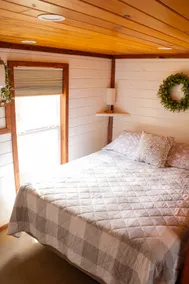 Charming Cabin + Pond View + Hot Tub - Image 5