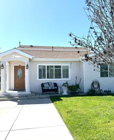 NEW 4bd2 bath Home minutes to beach & LAX - Image 5