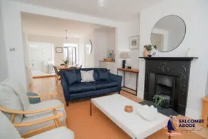 Stylish Coastal 3 Bed Haven - Close to town - Image 3