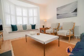 Stylish Coastal 3 Bed Haven - Close to town - Image 4