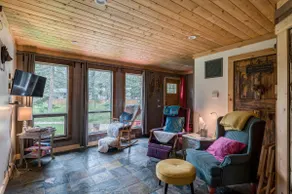 ‘The Hideaway’ adorable and charming guest suite - Image 2