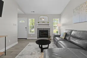 Freshly redone 2-bedroom 2-bath w/ peaceful patio - Image 4