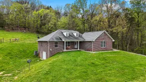 Peaceful Farmhouse with pool in 20 acres - Image 3